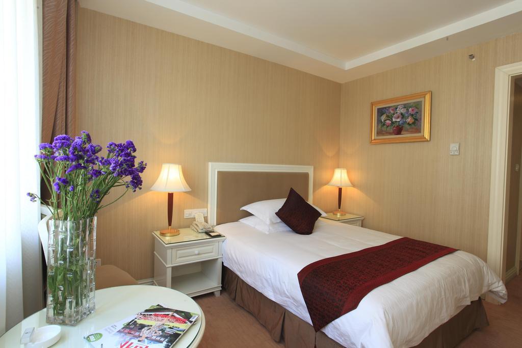 Eiffelton Hotel 5*