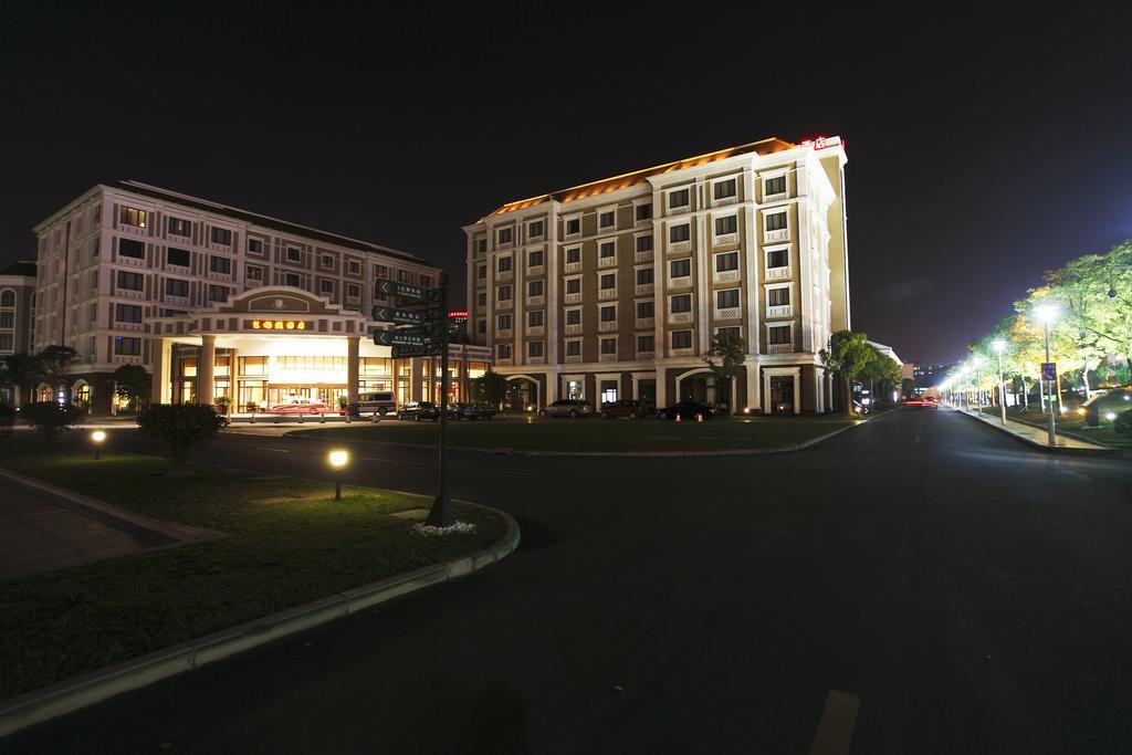 Eiffelton Hotel 5*